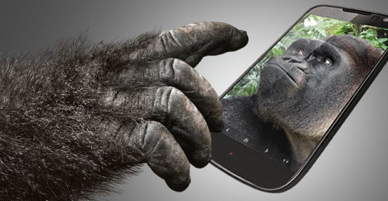 Rahasia Ketangguhan Layar HP Anda: Mengenal Sejarah Corning dan Teknologi Gorilla Glass